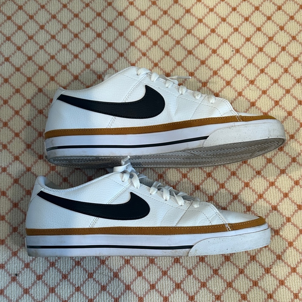 Nike White and Black Sneakers with Gold Stripe